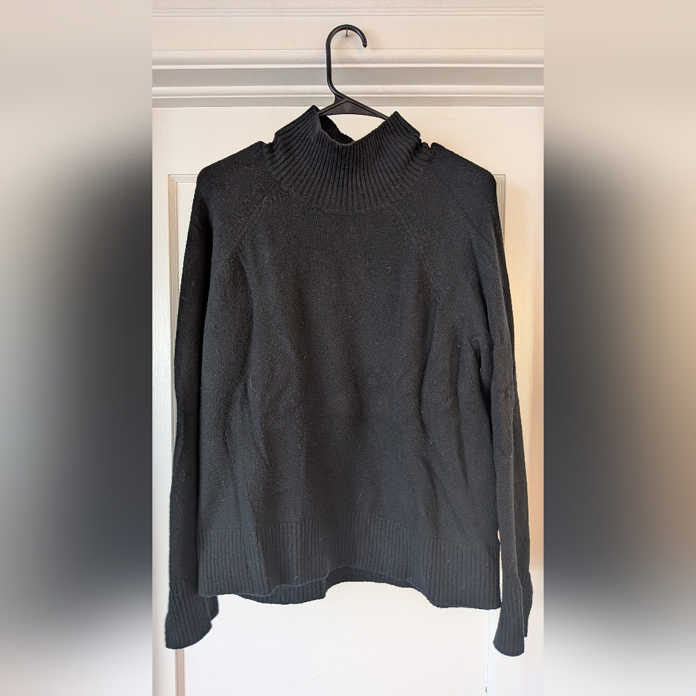 Banana Republic Women's Black Turtleneck Sweater